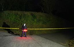 <p>　宮崎県高千穂町で、血を流し倒れた男性らが発見された現場周辺＝２７日午前０時４３分</p>