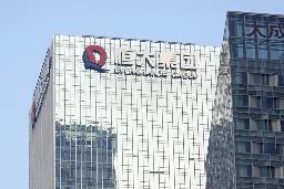 　中国恒大集団の本社が入るビル＝９月、中国広東省深☆（土ヘンに川）市（共同