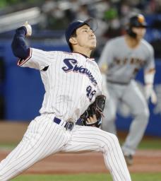 　２回途中から登板したヤクルト・金久保＝神宮