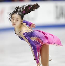 　女子フリー　演技する河辺愛菜＝国立代々木競技場