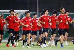 　オマーン戦に向け、調整する日本代表＝マスカット（共同）