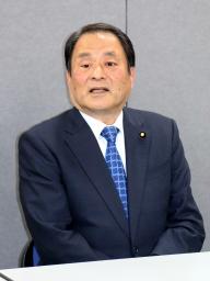 　記者会見で引退を表明した郡司彰前参院副議長＝１５日午後、茨城県庁