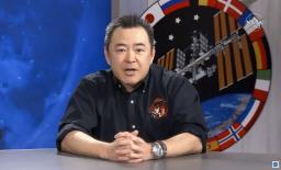 　オンラインで記者会見する星出彰彦さん＝１５日（ＮＡＳＡテレビから）