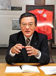 　インタビューに答えるＮＴＴの島田明副社長