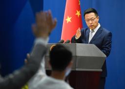 　記者会見する中国外務省の趙立堅副報道局長＝１９日、北京（共同）