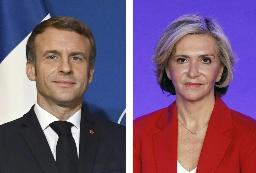 　フランスのマクロン大統領、ペクレス元予算相（いずれもロイター＝共同）