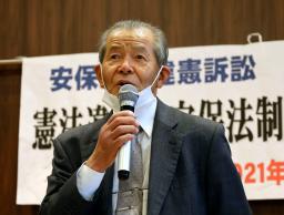 　判決後、記者会見で話す原告団長の杉林晴行さん＝８日午後、広島市