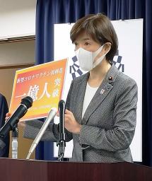 　記者会見する堀内ワクチン相＝１０日午前、東京・永田町