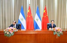 　中国とニカラグアの国交回復の署名式＝１０日、中国天津市（新華社＝共同）