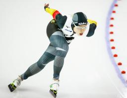 　女子１５００メートル　２位の高木菜那＝カルガリー（カナディアンプレス提供・ＡＰ＝共同）