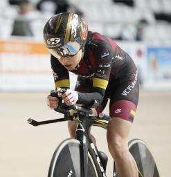 　パラ部門の女子３０００メートル個人追い抜き（運動機能障害Ｃ２、３）で優勝した杉浦佳子＝伊豆ベロドローム