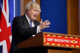 　記者会見するジョンソン英首相＝ロンドン（ＡＰ＝共同）