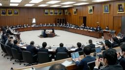 　衆院選後、初の実質討議を行った衆院憲法審査会＝１６日午前