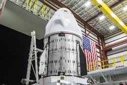 　米スペースＸの宇宙船クルードラゴン（同社提供・共同）