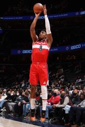　ピストンズ戦でシュートを放つウィザーズの八村塁＝１４日、ワシントン（ＮＢＡＥ提供・ゲッティ＝共同）