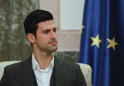 　セルビアのブチッチ大統領と面会するノバク・ジョコビッチ＝３日、ベオグラード（アナトリア通信提供・ゲッティ＝共同）