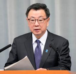 　記者会見する松野官房長官＝１６日午前、首相官邸