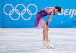 　北京冬季五輪のフィギュアスケート女子ＳＰの演技を終えた、ＲＯＣのカミラ・ワリエワ＝北京（共同）