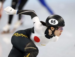 　女子１５００メートル順位決定戦　滑走する菊池純礼＝北京（共同）