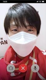 　画面越しに応援への感謝を伝えるフィギュアスケート男子の羽生結弦（ユーチューブのＪＯＣ公式アカウント「ＴＥＡＭ　ＪＡＰＡＮ」より）
