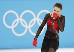 　公式練習で調整するカミラ・ワリエワ＝北京（共同）