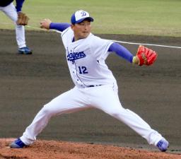 　実戦形式の打撃練習に登板した中日・田島＝北谷
