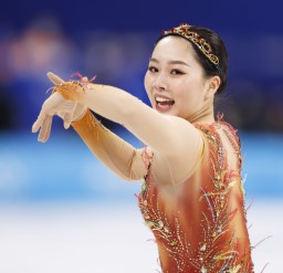 　女子フリー　演技する樋口新葉＝北京（共同）