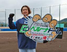 　２年連続２度目の開幕投手に決まった西武・高橋＝日南・南郷