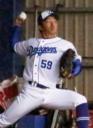 　１軍定着を目指す中日５年目の山本＝北谷