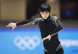 　調整する羽生結弦＝北京（共同）