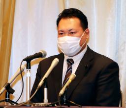 　自民党青森県連による参院選青森選挙区での擁立方針が決まり、記者会見する斉藤直飛人氏＝１９日午後、青森市