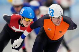 　男子マススタート決勝　滑走するオランダのクラマー＝北京（ＡＰ＝共同）