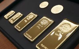 　貴金属店にある金の地金＝東京都中央区