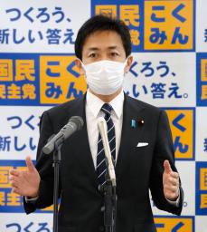 　記者会見する国民民主党の玉木代表＝２２日午前、国会