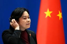 　記者会見に臨む中国外務省の華春瑩報道局長＝２３日、北京（共同）