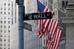 　ニューヨーク・ウォール街にある標識（ＡＰ＝共同）