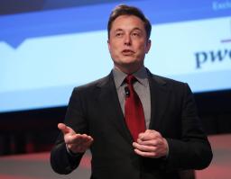 　米テスラのイーロン・マスクＣＥＯ＝２０１５年１月、米デトロイト（ロイター＝共同）