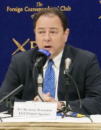 　日本外国特派員協会で記者会見するウクライナのセルギー・コルスンスキー駐日大使＝２月２５日、東京都千代田区