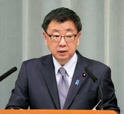 　記者会見する松野官房長官＝１日午前、首相官邸