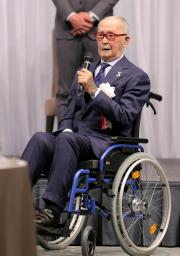　「燦燦会」の総会に出席した巨人の長嶋茂雄元監督＝１日、東京都内（代表撮影）