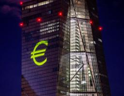 　欧州中央銀行の本部の建物＝２０２１年１２月、ドイツ・フランクフルト（ＡＰ＝共同）