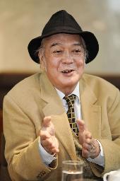 　紫綬褒章受章が決まり心境を語る劇作家・演出家のマキノノゾミさん