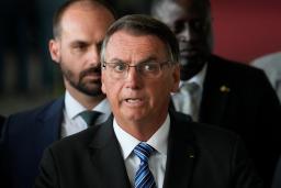 　１日、ブラジリアの大統領公邸で演説するブラジルのボルソナロ大統領（ＡＰ＝共同）
