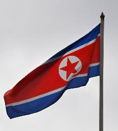 　クアラルンプールの北朝鮮大使館に掲げられた北朝鮮国旗＝２０１７年２月（共同）