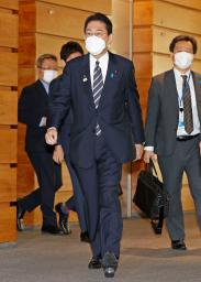 　国家安全保障会議を終えた岸田首相＝３日午前９時５２分、首相官邸