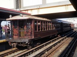 　米ニューヨーク地下鉄を走った１９０８年登場のレトロ車両＝９月（共同）