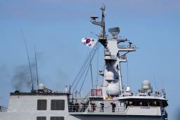 　「国際観艦式」に参加した韓国海軍の艦艇＝６日午前、神奈川県沖の相模湾