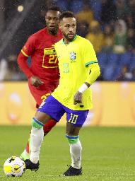 　ガーナとの国際親善試合でプレーするブラジルのエース、ネイマール＝フランス・ルアーブル（ゲッティ＝共同）
