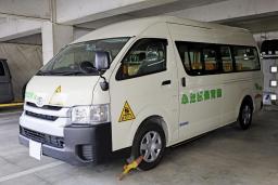 　亡くなった倉掛冬生ちゃんが乗っていた双葉保育園の送迎バス＝２０２１年７月、福岡県警折尾署