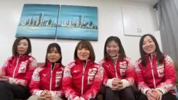 　オンラインで記者会見するロコ・ソラーレの（右から）藤沢五月、吉田知那美ら＝８日